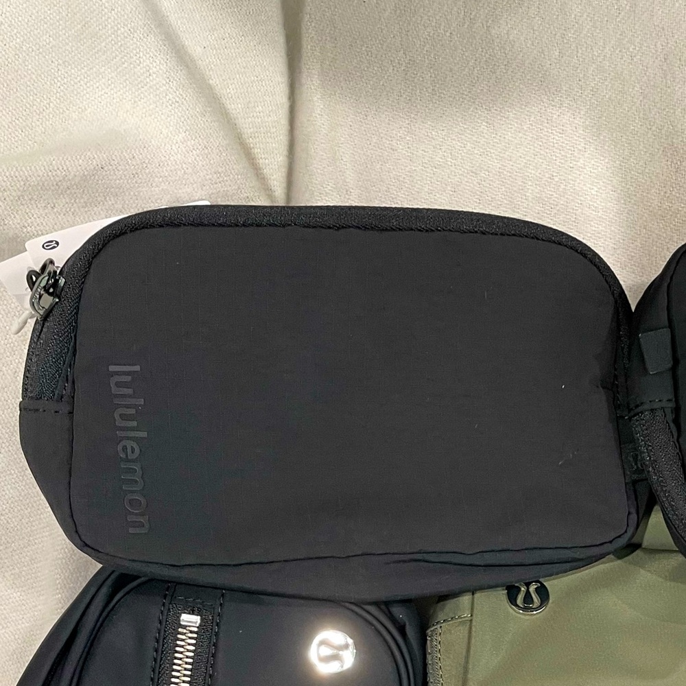 LULU🖤 Mini Belt Bag NWT